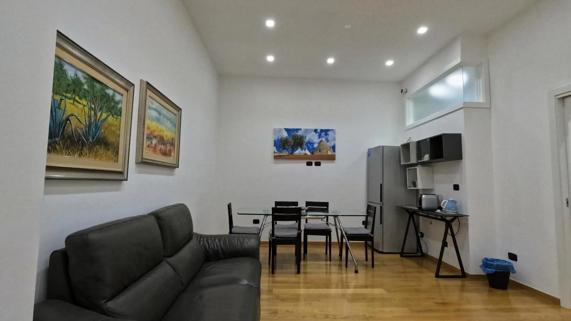 New Rooms Center Bari 0*,  Italia