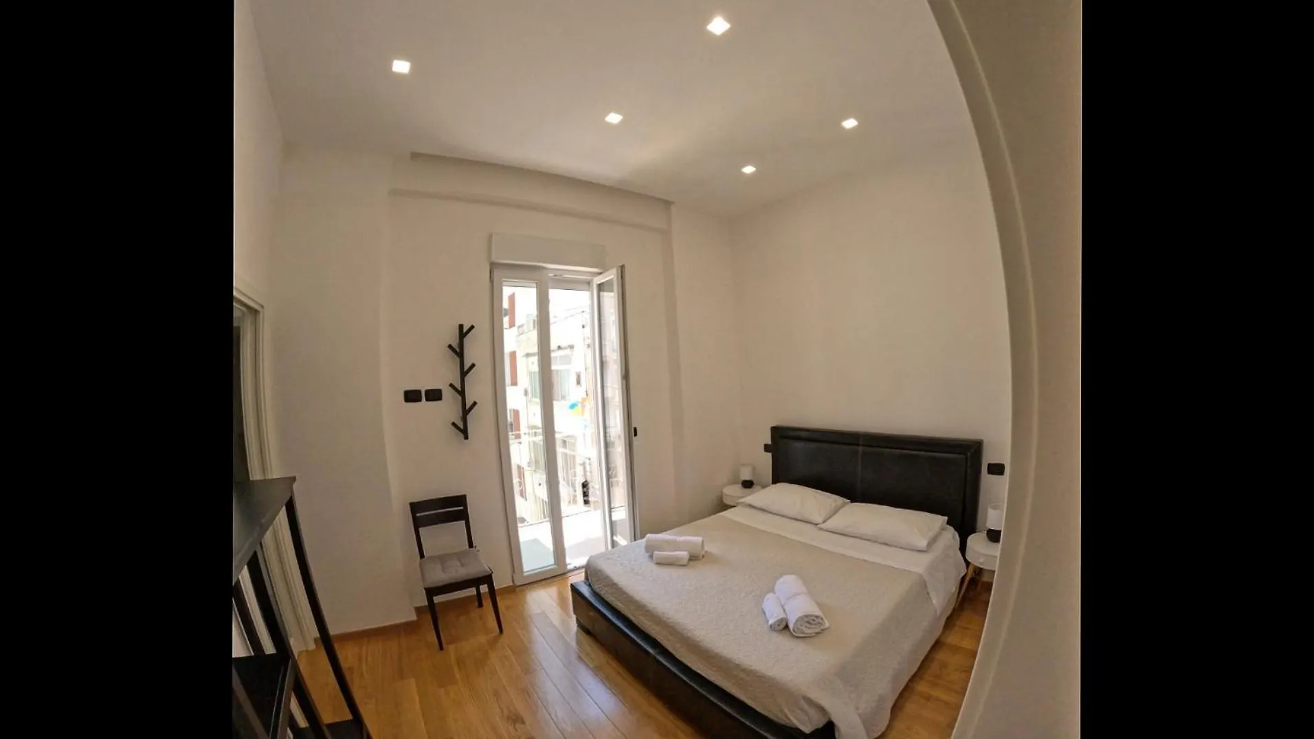 New Rooms Center Bari Italia
